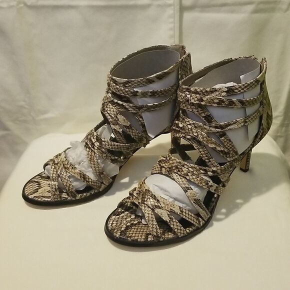 Michael Antonio Sandal   - Picture 2 of 8